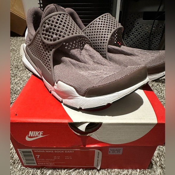 Nike Shoes - Nike Sock Darts